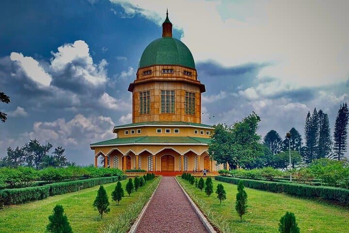 Kampala City Walking Tour: Markets, Kasubi Tombs & Baha'i Temple