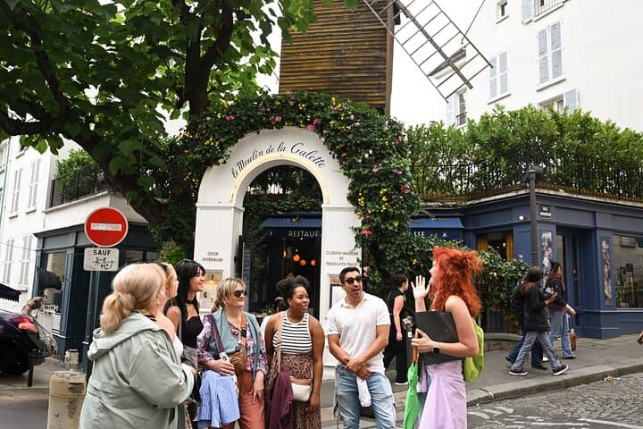 Montmartre Walking Tour: Secret Tales, Croissant Tastes & Sacré-Cœur Views photo 2