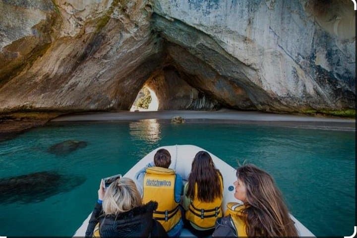 Cathedral Cove & Hot Water Beach: Full-Day Coromandel Adventure from Auckland (Optional Driving Creek Railway) photo 4