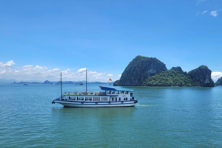 Full-Day Ha Long Bay Cruise: Kayaks, Caves & Titov Beach photo 3