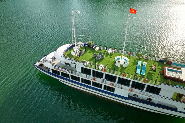 Halong Bay 5-Star Day Cruise: Kayak, Jacuzzi & Buffet Lunch from Hanoi photo 5