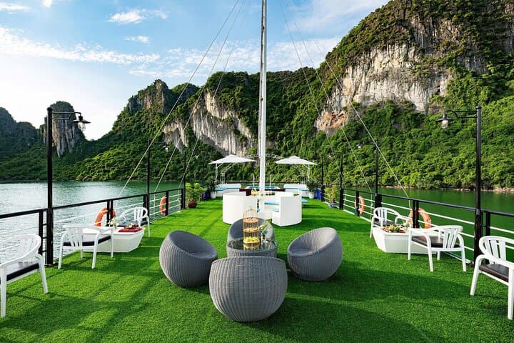 Halong Bay Luxury Day Cruise from Hanoi: Sung Sot, Titov & Kayak photo 4