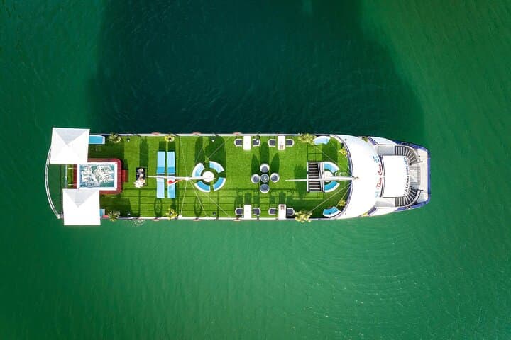 Halong Bay Luxury Day Cruise from Hanoi — Jacuzzi, Buffet & Kayaking