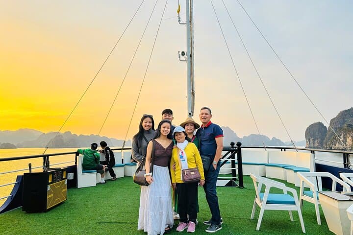 Halong Bay Luxury Day Cruise with Jacuzzi, Kayaking & Buffet Lunch photo 6
