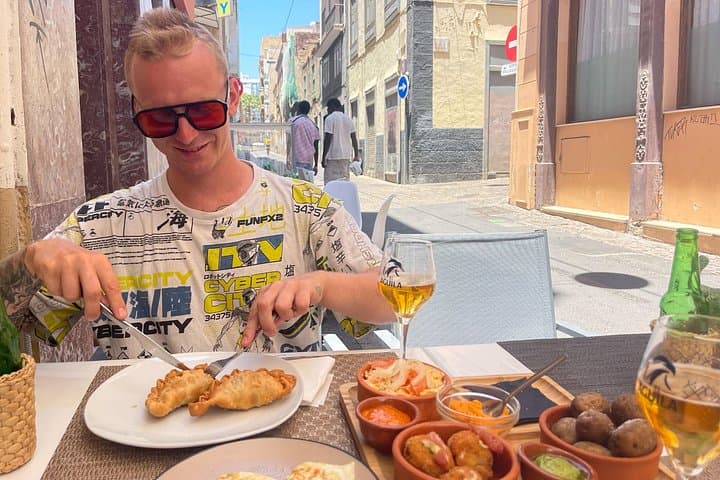 Tapas Bike Tour Santa Cruz de Tenerife: Eat and Ride Through the City
