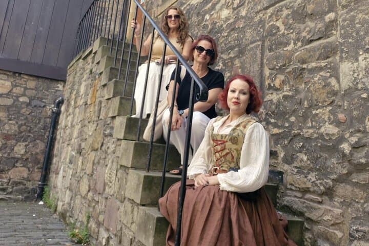 Edinburgh Old Town 2-Hour Historical Walking Tour — Royal Mile Highlights photo 2