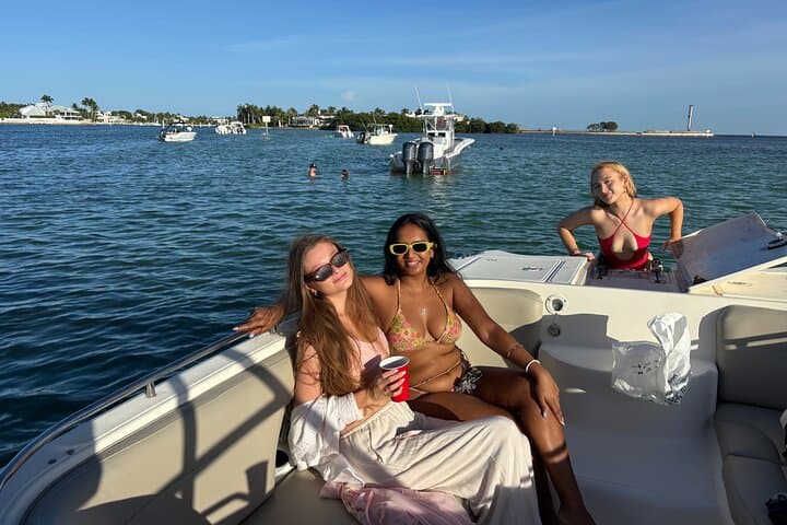 Private 27ft Miami Catamaran: 3-Hour Biscayne Bay Charter