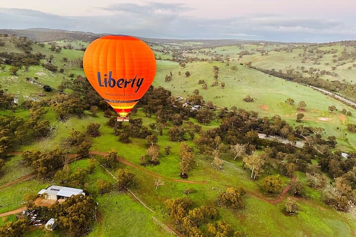 Sunrise Yarra Valley Balloon Flight with Breakfast & Melbourne Pickup