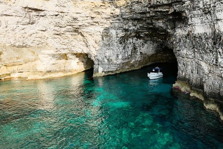 Private Boat Charter to Blue Lagoon, Crystal Lagoon, Comino & Gozo photo 4