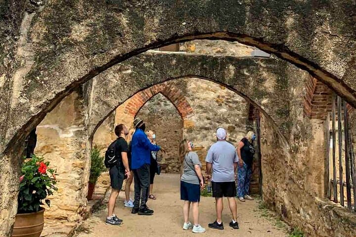 San Antonio UNESCO Missions & Downtown Tour in Mercedes Comfort photo 3