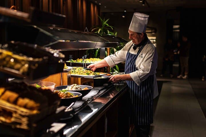 Te Puia Te Pō Māori Evening Experience with Hāngī Dinner and Pōhutu Geyser photo 2