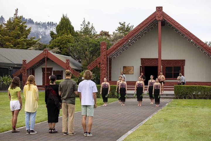 Te Puia Te Pō Māori Evening Experience with Hāngī Dinner and Pōhutu Geyser photo 6