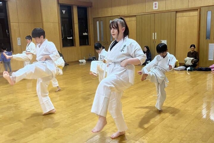 Streetcar to Dojo: Nagasaki Street Walk and Karate Experience in Shindaikumachi photo 2