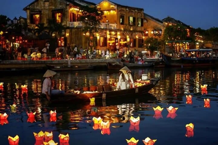 Hoi An Hoai River Night Boat & Floating Lantern Experience