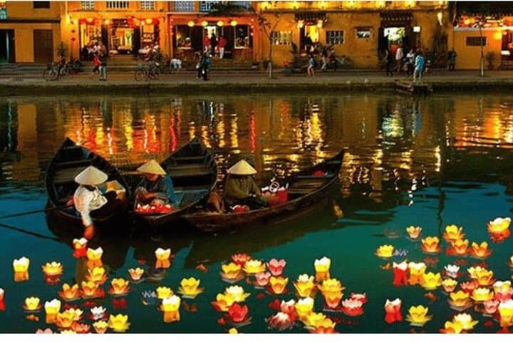 Hoi An Hoai River Night Boat & Floating Lantern Experience photo 4