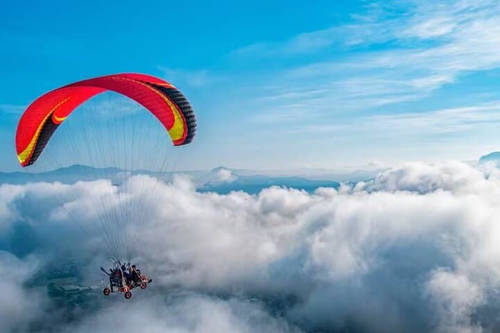 Vang Vieng Kayaking & Paragliding: Half-Day River and Flight Adventure photo 3