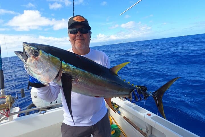 Half-Day Private Fishing in Moorea: Local Techniques & Open-Sea Views photo 3