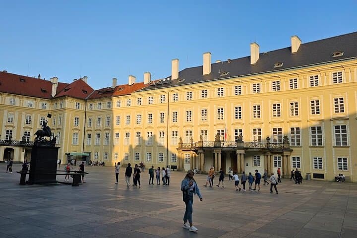 Prague Castle & Lobkowicz Palace Audio Tour: Visitor Guide and Tips