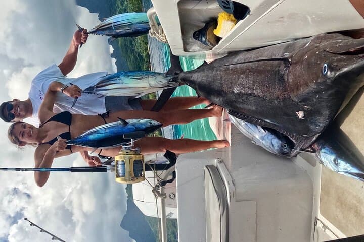 Half-Day Private Fishing in Moorea: Local Techniques & Open-Sea Views photo 4