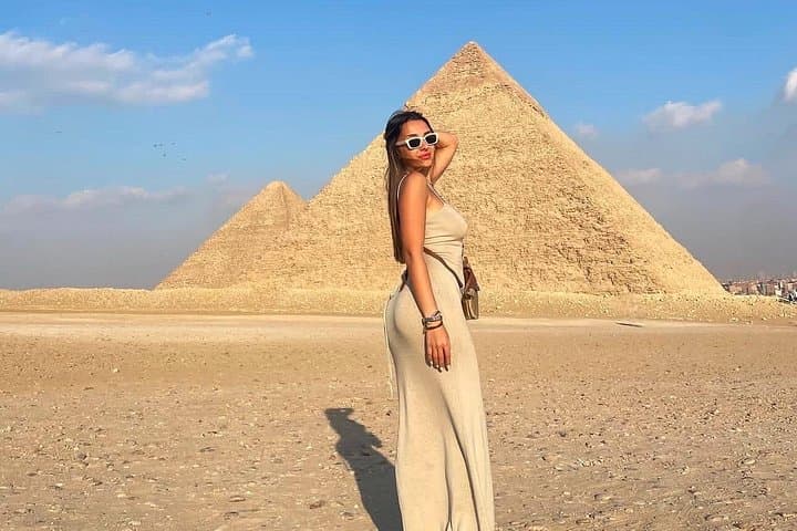 Private Pyramids Photo Tour at Giza with Professional Photographer photo 4