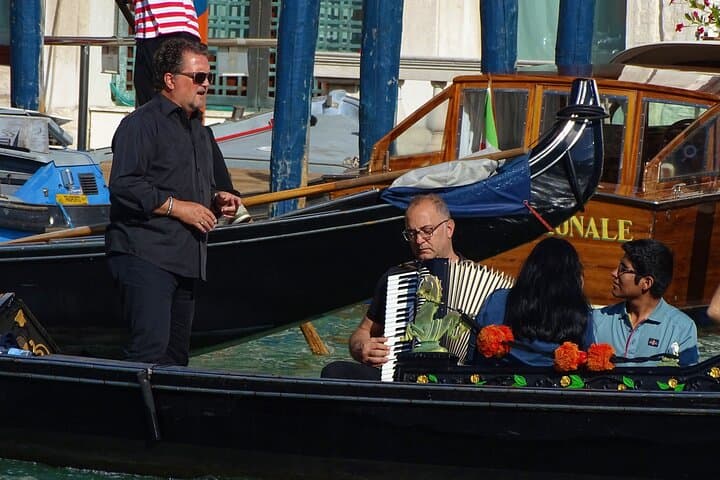 Private Grand Canal Gondola Ride in Venice with Optional Musicians photo 3