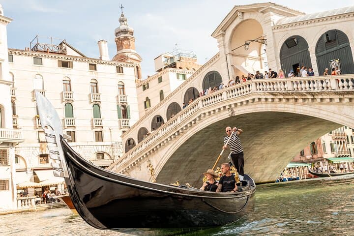 Private Grand Canal Gondola Ride in Venice with Optional Musicians photo 6