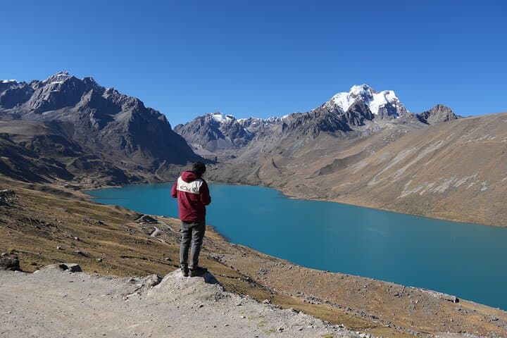 Hike to Singrenacocha Lagoon near Ausangate — Day Tour from Cusco