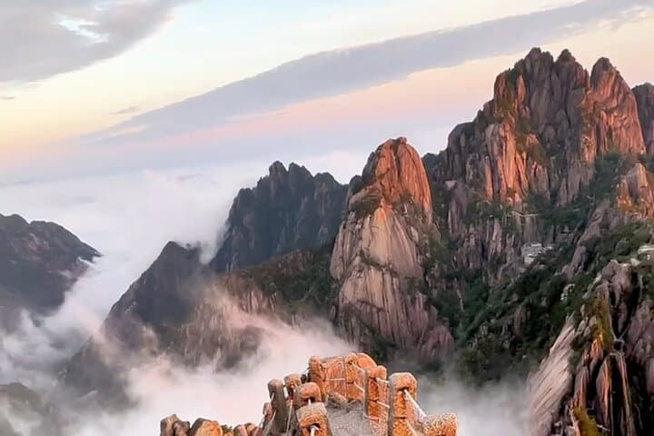 Huangshan Day Tour: Hiking Yellow Mountain Above the Clouds photo 4