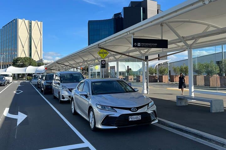 Private Transfer From Auckland Airport to West Auckland — Door-to-Door Comfort photo 3