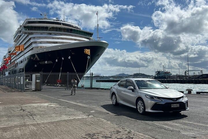 Private Transfer From Auckland Airport to West Auckland — Door-to-Door Comfort photo 2