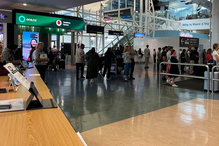 Private Transfer From Auckland Airport to West Auckland — Door-to-Door Comfort photo 4