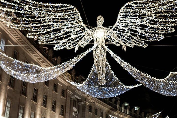 Christmas in London Walking Tour: Festive Lights, Markets & Seasonal Traditions