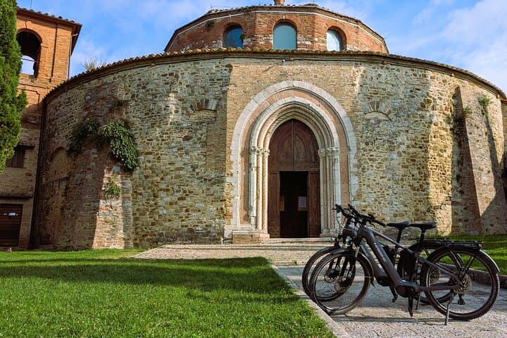 Perugia E‑Bike Tour: Historic Center with Chocolate & Wine Tasting