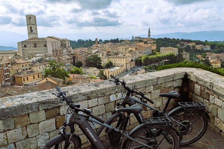 Perugia E‑Bike Tour: Historic Center with Chocolate & Wine Tasting photo 2