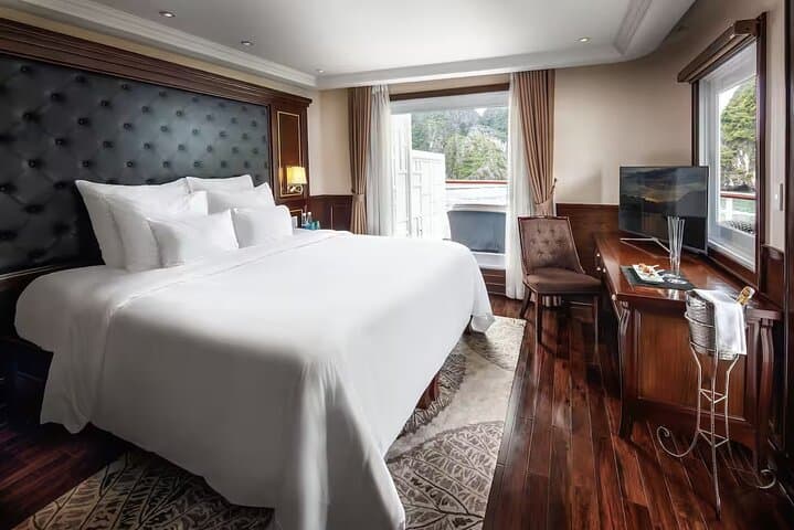 Paradise Elegance: Halong Bay 2-Day Luxury Cruise (1 Night) photo 2