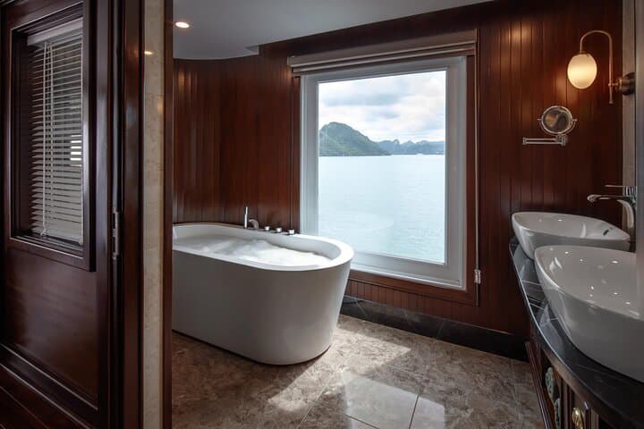 Paradise Elegance: Halong Bay 2-Day Luxury Cruise (1 Night) photo 3