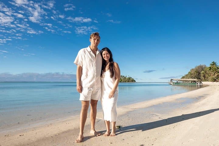 Rarotonga Private Beach Photo Session — 1-Hour Family & Couples Portraits photo 4