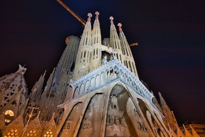 Sagrada Familia Private Guided Tour: Skip-the-Line Expert-Led Experience photo 4