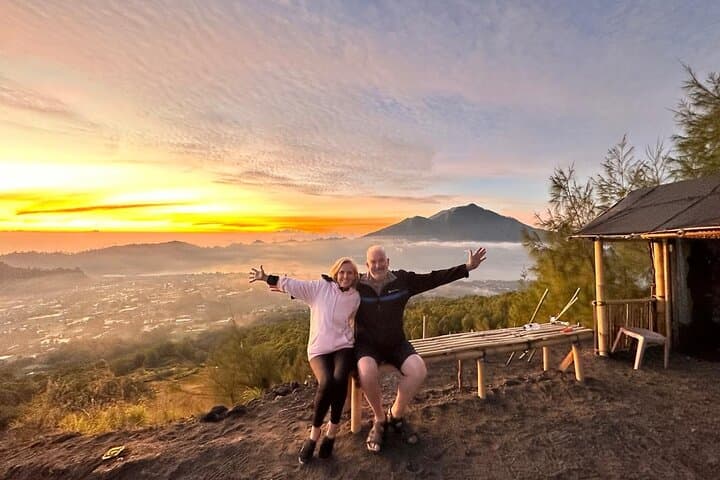Ubud Volcano Sunrise Trek: Mount Batur Dawn Hike with Breakfast & Photo Guide