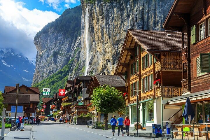 Lucerne to Lauterbrunnen & Mürren: Scenic Small-Group Alpine Day Trip photo 5