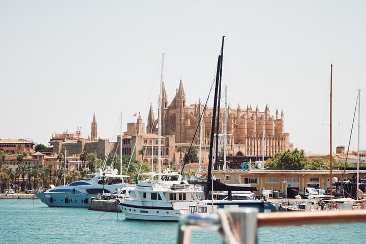 Palma Bay Sightseeing Cruise: Cathedral & Almudaina from the Water