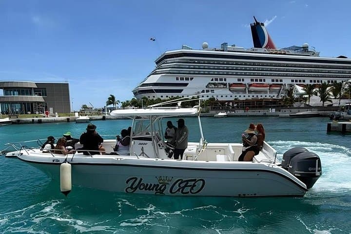 Bahamas VIP Island Hopping: Swim with Pigs & Private Snorkel Tour photo 4