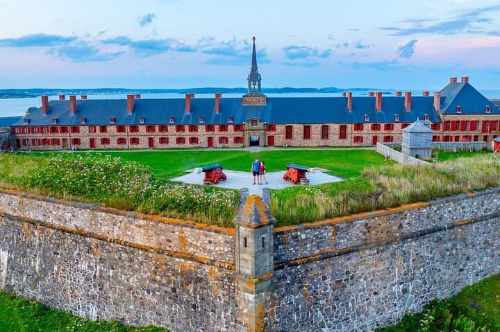 Louisbourg Fortress, Lighthouse and Cliffside Adventure Day Trip from Sydney