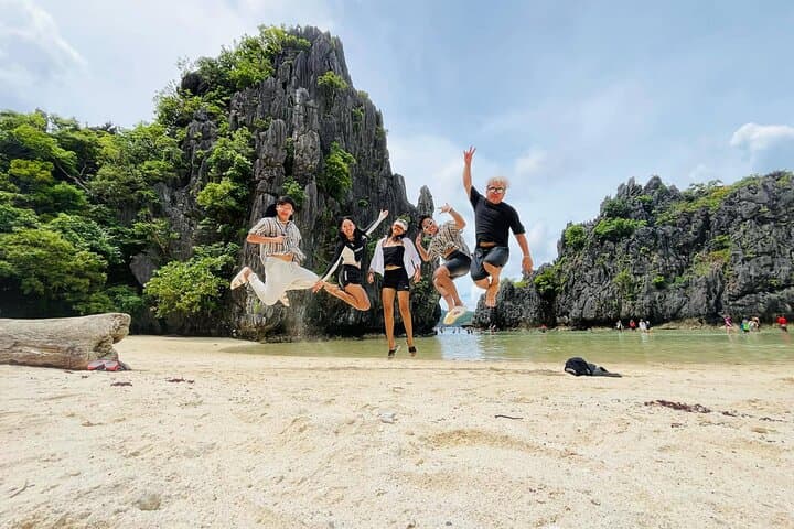 El Nido Tour C: Secret & Hidden Beaches Snorkeling Tour with Lunch