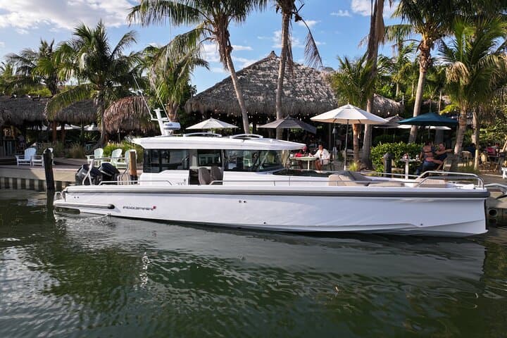 Bradenton Luxury Private Boat Charter — Private Captain-Led Rental (2–8 hrs) photo 2
