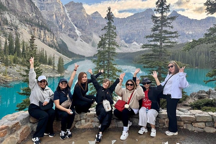 Calgary to Lake Louise & Banff: Scenic Private Transfer with Moraine Lake Access photo 1