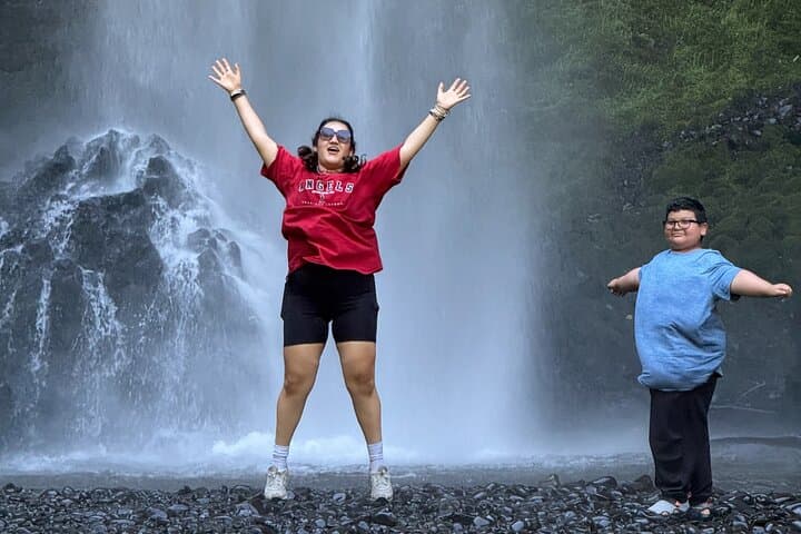 Sunset Tour: Multnomah Falls, Vista House & Columbia River Gorge Waterfalls photo 3