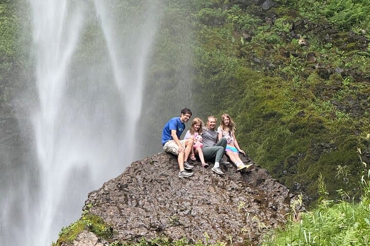 Sunset Tour: Multnomah Falls, Vista House & Columbia River Gorge Waterfalls photo 4