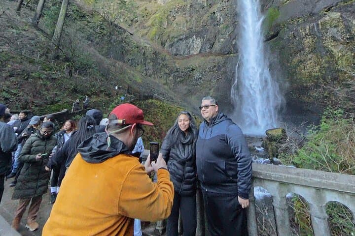 Sunset Tour: Multnomah Falls, Vista House & Columbia River Gorge Waterfalls photo 5