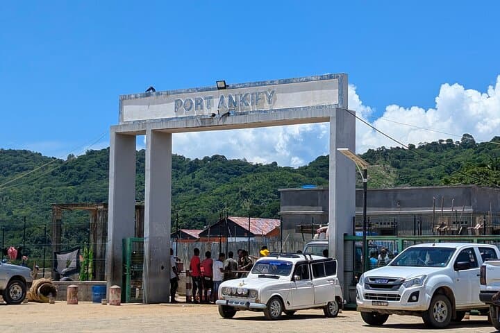 Diego Suarez to Ankify Private 4x4 Transfer — Scenic Drive to Ankify Harbor